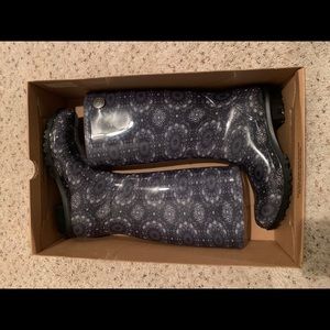 BRAND NEW Uggs knee-high rain boots size 7